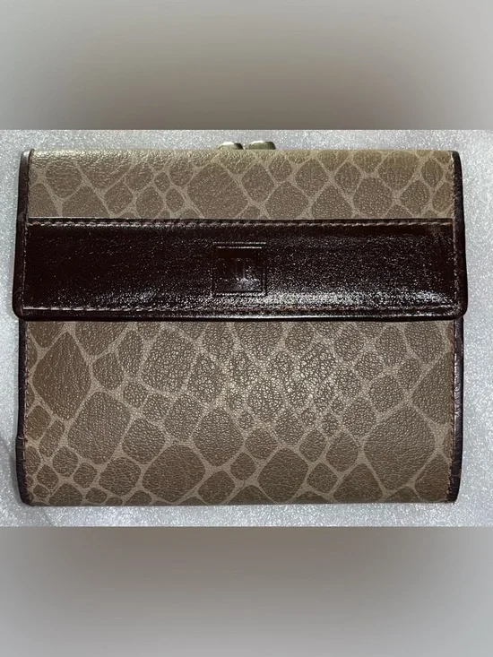 LOW START Nina Ricci EUC Kiss Lock Bi-Fold Wallet - Picture 1 of 6